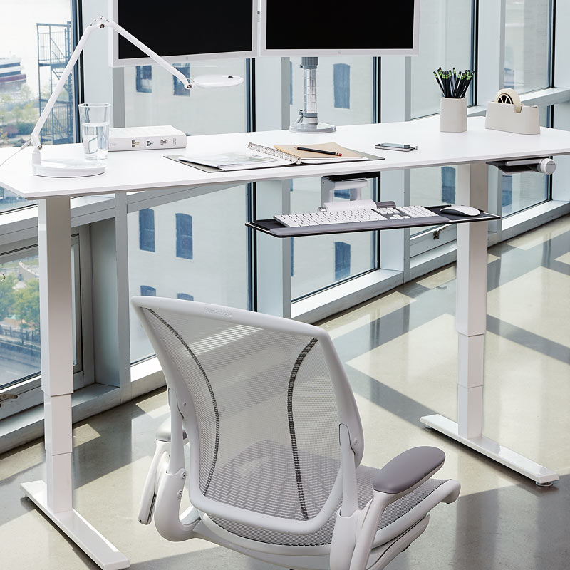 17_humanscale_float_height_adjustable_table_edit7.jpg